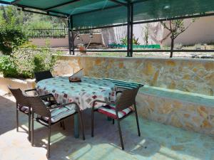 a table and chairs with a laptop on top of it at Regina del Mare in Slatine