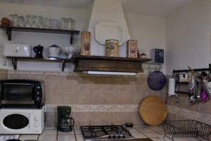 Una cocina o zona de cocina en Casa Rural Los Membrillos