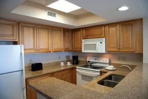 Dapur atau dapur kecil di Breakers Resort Hotel