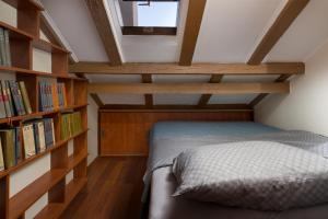Ein Bett oder Betten in einem Zimmer der Unterkunft Old Town Garden Apartments