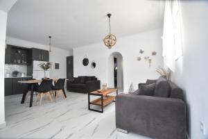 Posezení v ubytování Anesis Apartment