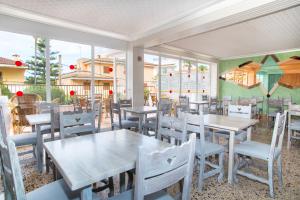 Hotel Villa Barbara tesisinde bir restoran veya yemek mekanı