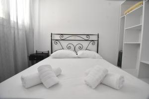 Postel nebo postele na pokoji v ubytování Anesis Apartment