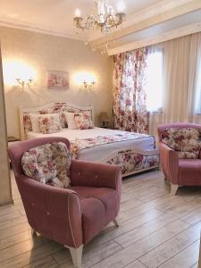Postel nebo postele na pokoji v ubytování English Home Hotel Tbilisi