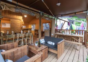 Posezení v ubytování Fisherman's glamping village