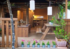 Patio nebo venkovní prostory v ubytování Fisherman's glamping village