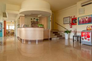 Vstupní hala nebo recepce v ubytování Hotel Ascot + 37 fotografií