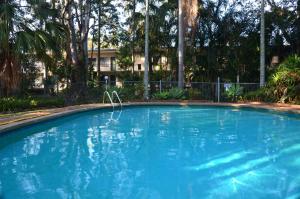Bazén v ubytování Forest Lodge Apartments nebo v jeho okolí