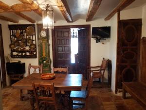 TV a/nebo společenská místnost v ubytování CASA-ABADÍA DE BANAGUÁS
