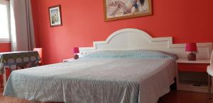 A bed or beds in a room at Vivienda Perez Martin
