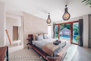 Rúm í herbergi á Coco Lilly Villas