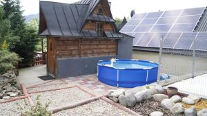 Bazén v ubytovaní Apartamenty i Domki Taterka alebo v jeho blízkosti