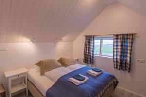 Postel nebo postele na pokoji v ubytování Skyrhusid HI Hostel