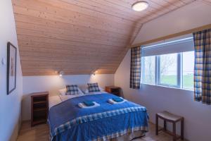 
a bedroom with a bed and a window at Skyrhúsid Guest House in Hali
