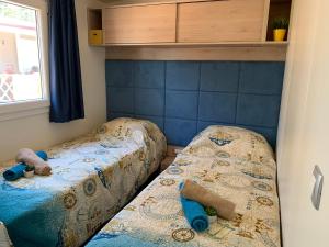 Postel nebo postele na pokoji v ubytování LunaSky Biograd Mobile Home