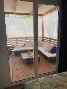 Postel nebo postele na pokoji v ubytování LunaSky Biograd Mobile Home