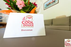 A seating area at La COOL & DOUCE - Villa DOUCE