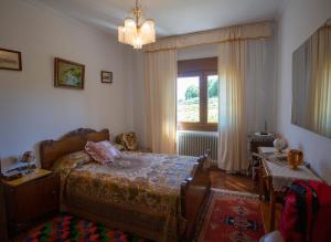 Ένα ή περισσότερα κρεβάτια σε δωμάτιο στο Villa con piscina en Pantòn Ribeira Sacra Galicia Ideal para familias +53 φωτογραφίες