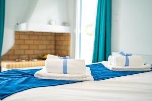 A bed or beds in a room at Seafront Villa Polyxene