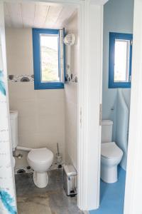 A bathroom at Seafront Villa Polyxene