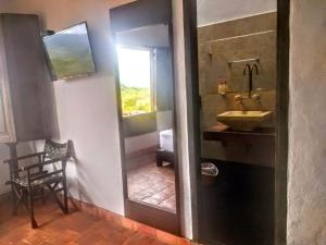 La Loma Hotel Barichara tesisinde bir banyo