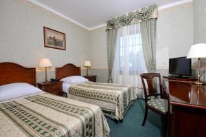 Posteľ alebo postele v izbe v ubytovaní Hotel Żubrówka Spa & Wellness