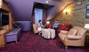 Posedenie v ubytovaní Hotel Żubrówka Spa & Wellness