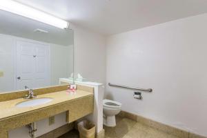 Econo Lodge Little Creek