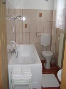 Et badeværelse på Volenter Gästehaus