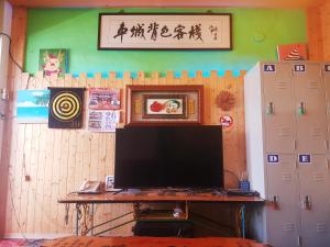 a computer monitor on a desk in a room at Checheng Backpackers Hostel in Checheng