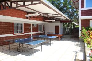 Πινγκ πονγκ στο Sun Place Hosteria ή εκεί κοντά