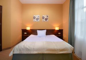 Łóżko lub łóżka w pokoju w obiekcie Hotel Nowodwory