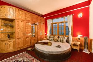Postel nebo postele na pokoji v ubytování Zostel Homes Kotkhai (Shimla)