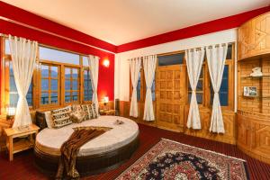 Postel nebo postele na pokoji v ubytování Zostel Homes Kotkhai (Shimla)