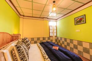 Postel nebo postele na pokoji v ubytování Zostel Homes Kotkhai (Shimla)