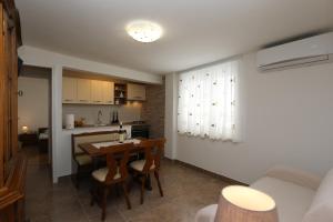 Η κουζίνα ή μικρή κουζίνα στο Apartment DamirK +5 φωτογραφίες