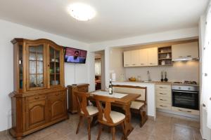 Η κουζίνα ή μικρή κουζίνα στο Apartment DamirK