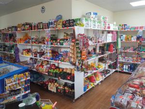 Supermarket nebo jiné obchody v  apartmánu nebo okolí
