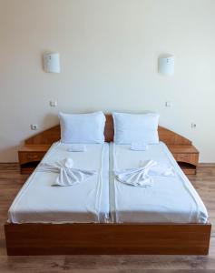 A bed or beds in a room at Hotel Milan