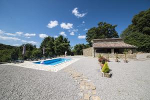 Bazén v ubytování Holiday Home Cosseriga nebo v jeho okolí