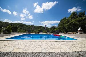 Bazén v ubytování Holiday Home Cosseriga nebo v jeho okolí