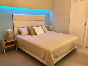 เตียงในห้องที่ ESMERALDA'S ROOMS