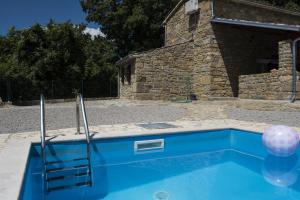Bazén v ubytování Holiday Home Cosseriga nebo v jeho okolí