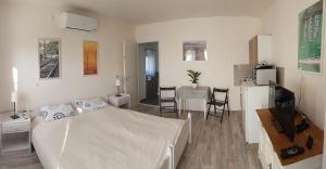 Gallery image of Hóvirág Apartman Balatonberény in Balatonberény +7 photos