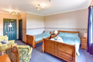 A bed or beds in a room at Herrislea House Hotel 