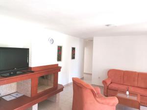 Telewizja i/lub zestaw kina domowego w obiekcie Apartments Ana Medulin