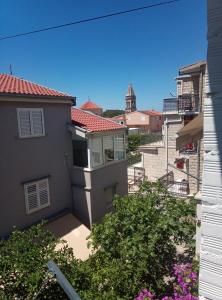 - Vistas a la ciudad desde un edificio en Apartment Luka, en Makarska