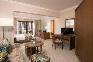 TV a/nebo společenská místnost v ubytování Swiss Inn Resort Dahab