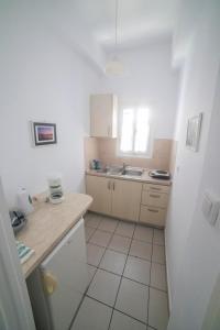 a small kitchen with a sink and a counter at Pension Barbara in Katapola