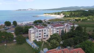an aerial view of a resort and the ocean at Vista Sul Mare in Burgas